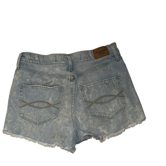 Y2k‎ Abercrombie and Fitch Light stone wash 2inch inseam size 6 raw hem - Picture 3 of 7